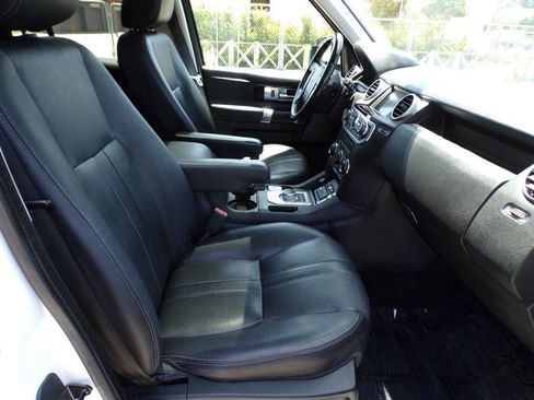 Used 2016 Land Rover LR4 HSE image 12
