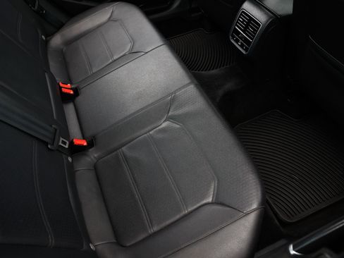 Used 2018 Volkswagen Passat 2.0T SE image 12