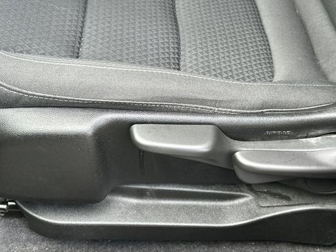 Used 2022 Chevrolet Bolt EUV LT w/ Driver Confidence Package image 14