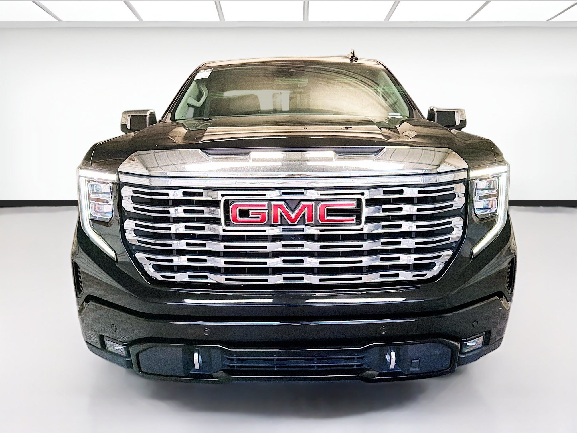Used 2024 GMC Sierra 1500 Denali w/ Denali Reserve Package AWD/4WD image 2