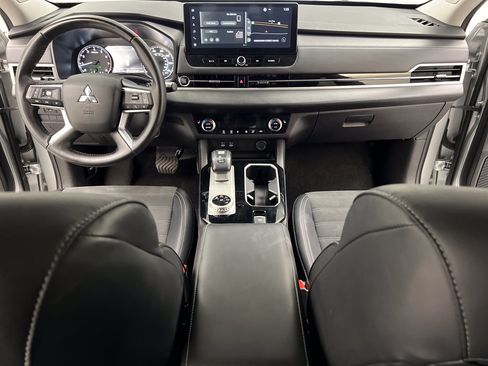 Used 2025 Mitsubishi Outlander SE FWD image 48