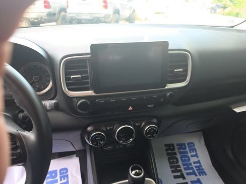Used 2022 Hyundai Venue SEL w/ Cargo Package FWD image 15