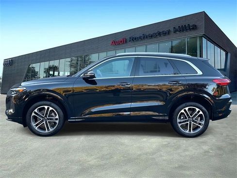 Certified 2025 Audi Q5 Premium w/ 19" Wheel Package image 2