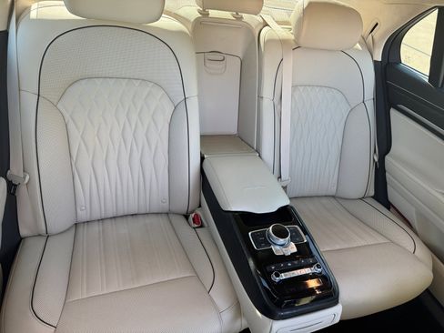 Used 2022 Genesis G90 3.3T Premium image 18