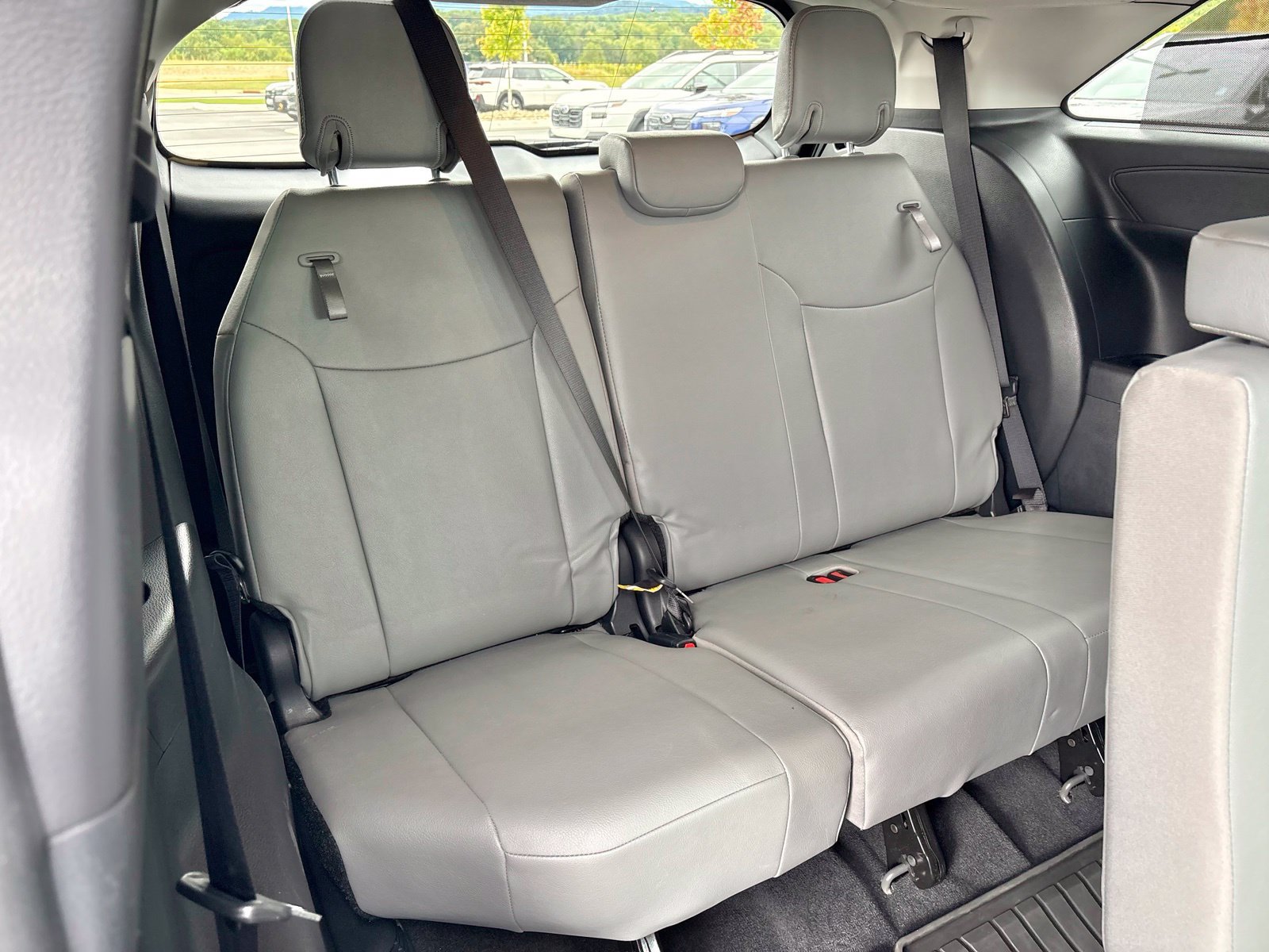 Used 2026 Toyota Sienna XLE FWD image 33
