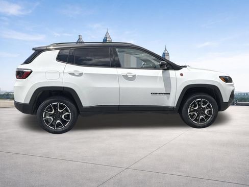 Used 2025 Jeep Compass Trailhawk AWD/4WD image 34