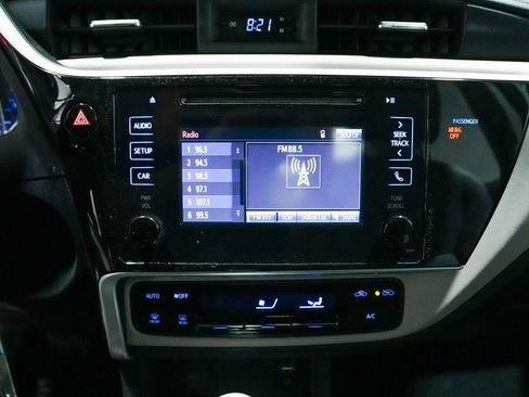 Used 2018 Toyota Corolla LE FWD image 14