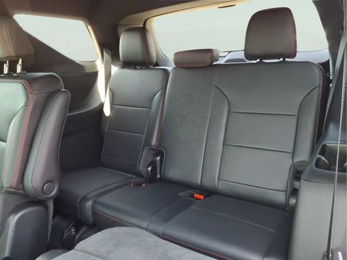 Used 2025 Chevrolet Traverse RS w/ LPO, Floor Liner Package AWD/4WD image 10