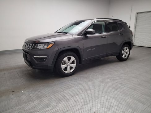 Used 2018 Jeep Compass Latitude w/ Popular Equipment Group FWD image 2