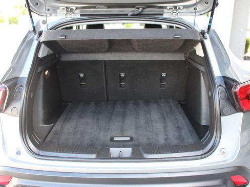 Used 2025 Chevrolet Trax LT w/ LT Convenience Package FWD image 22