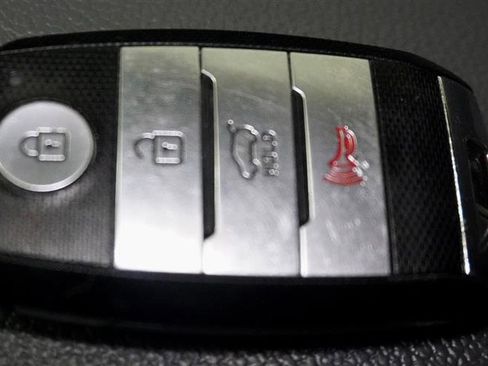 Used 2017 Kia Niro LX image 25