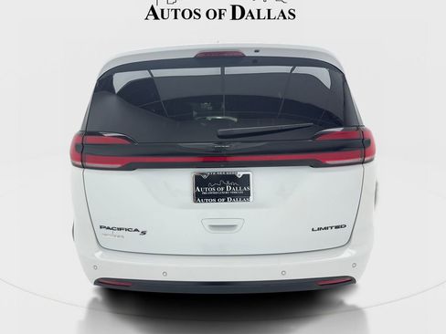 Used 2023 Chrysler Pacifica Limited w/ S Appearance Package FWD image 7