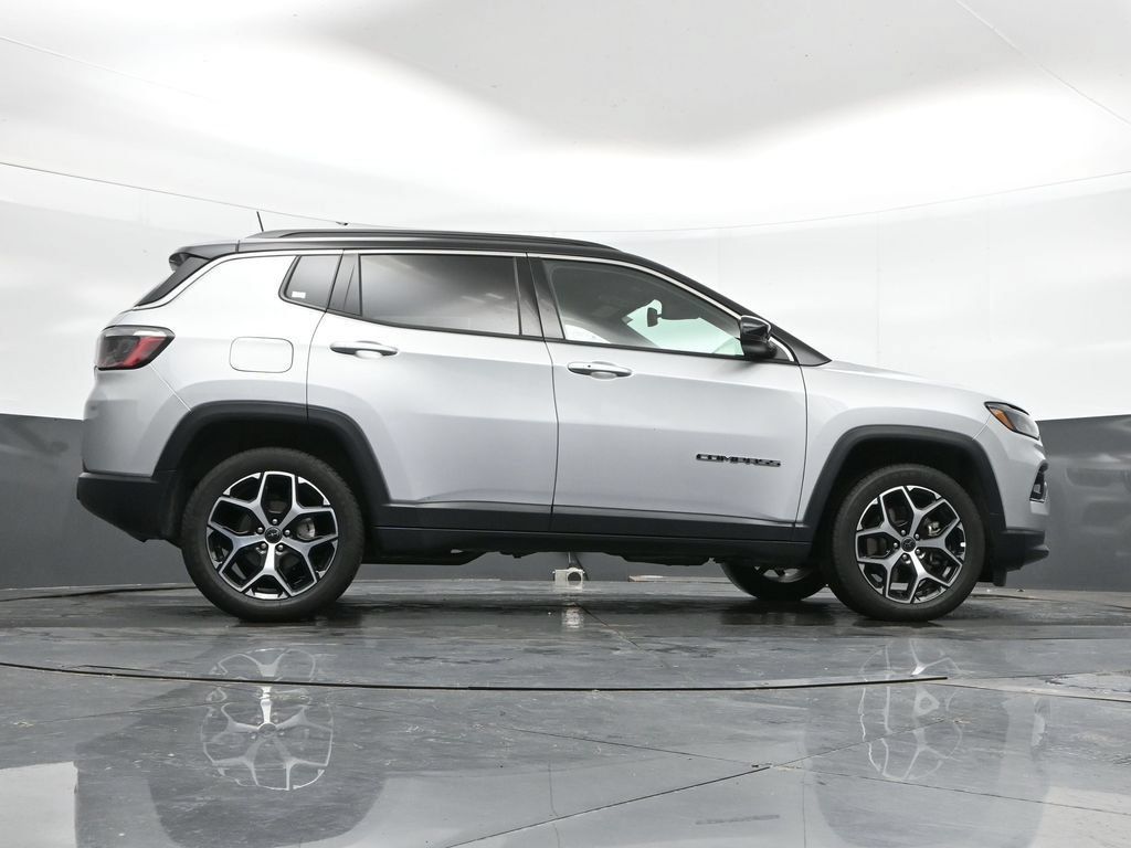 Used 2025 Jeep Compass Limited AWD/4WD image 43