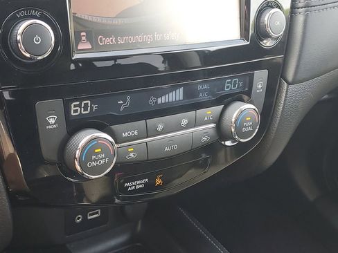 Used 2018 Nissan Rogue SL w/ Premium Package FWD image 31