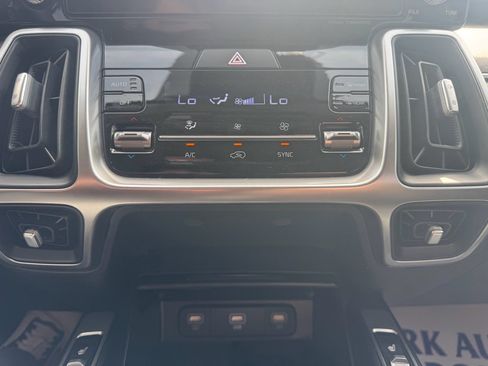 Used 2022 Kia Sorento S w/ Panoramic Sunroof Package image 22