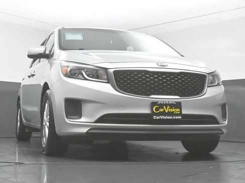 Used 2018 Kia Sedona L FWD image 47