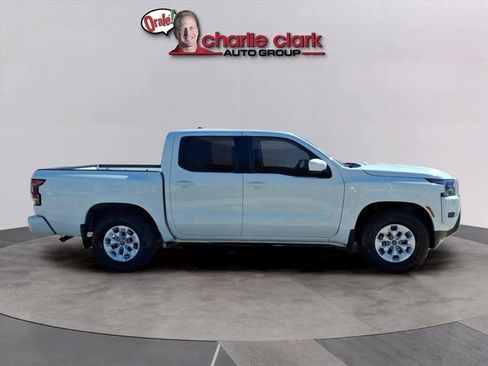 Used 2024 Nissan Frontier SV w/ Technology Package image 6