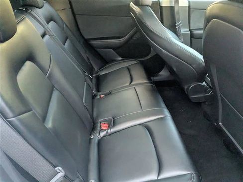 Used 2021 Tesla Model Y Long Range image 21