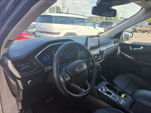 Used 2020 Ford Escape Titanium image 10