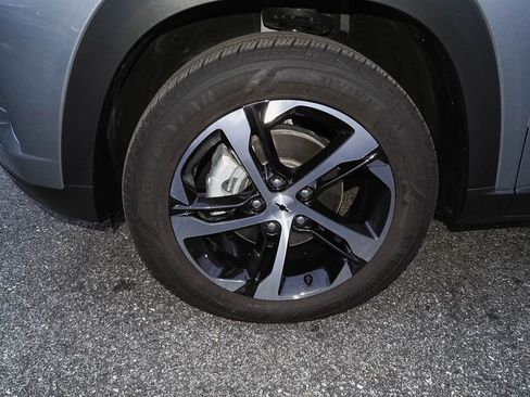 Certified 2025 Chevrolet Trax RS w/ Driver Confidence Package image 35