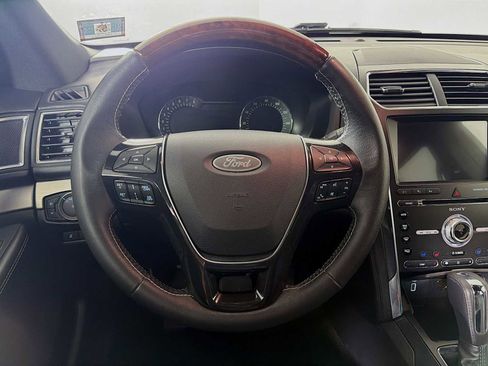 Used 2018 Ford Explorer Platinum image 9