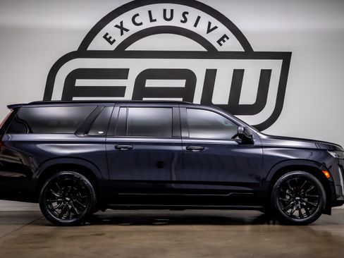 Used 2023 Cadillac Escalade ESV Sport w/ LPO, ONYX Package AWD/4WD image 9