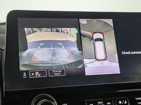 Used 2023 Nissan Armada SL w/ Captain's Chairs Package image 25