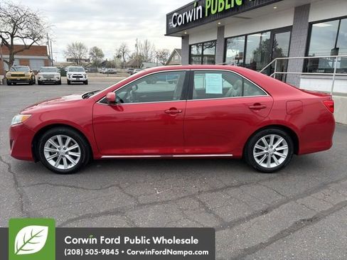 Used 2014 Toyota Camry XLE w/ Leather Package image 8