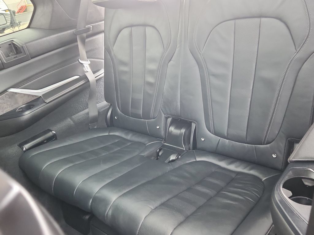 Used 2021 BMW X7 xDrive40i w/ M Sport Package AWD/4WD image 12