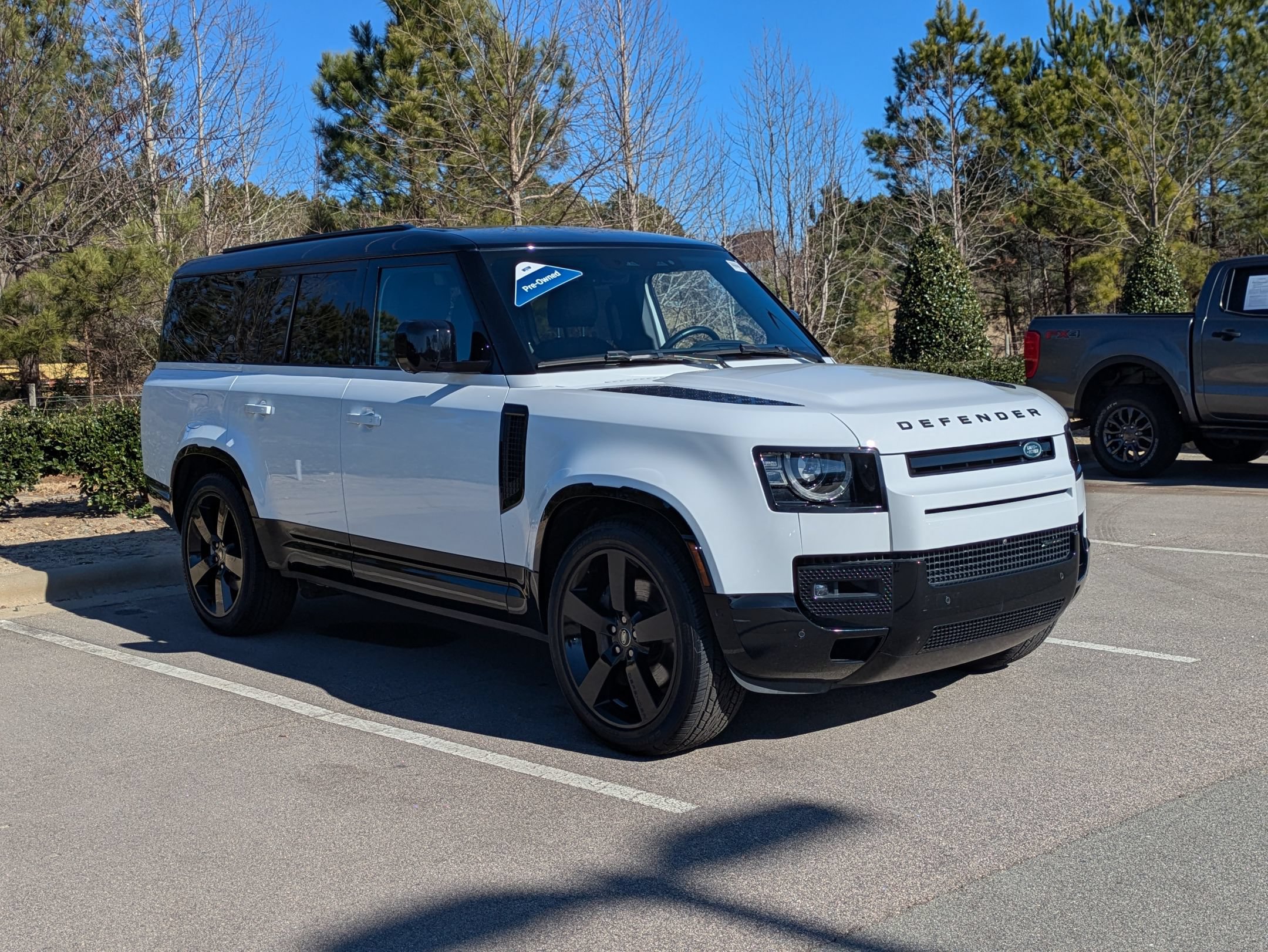Used 2023 Land Rover Defender 130 X-Dynamic SE AWD/4WD image 2