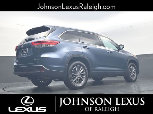 Used 2019 Toyota Highlander XLE image 19