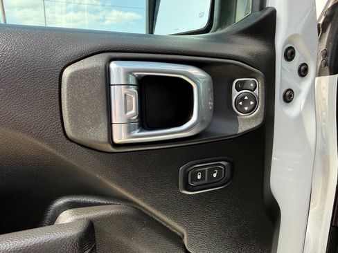 Used 2025 Jeep Gladiator Sport AWD/4WD image 22