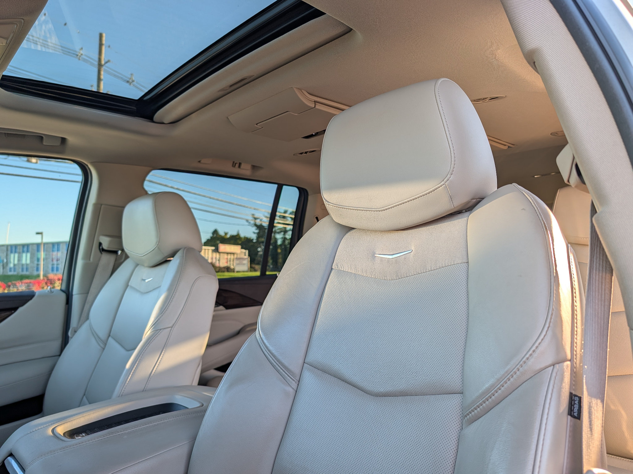 Used 2017 Cadillac Escalade ESV Luxury AWD/4WD image 15