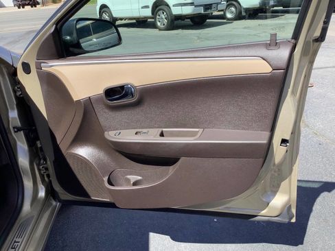 Used 2008 Chevrolet Malibu LS image 38