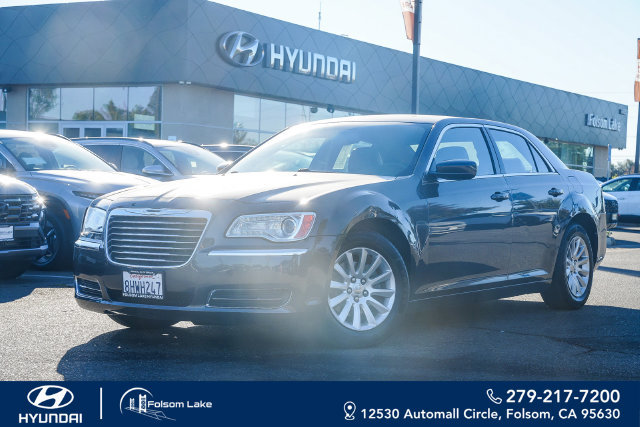 Used 2014 Chrysler 300 RWD image 1