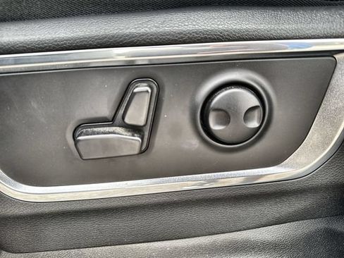 Used 2025 RAM 1500 Laramie AWD/4WD image 12