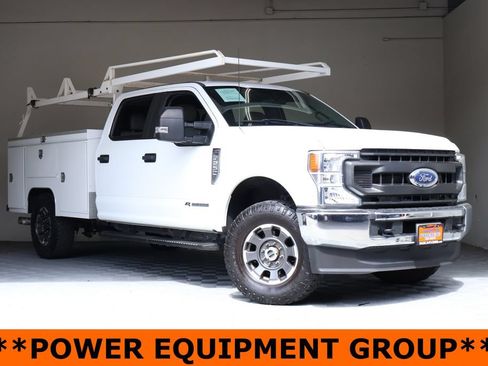 Used 2022 Ford F250 XL w/ Power Equipment Group AWD/4WD image 2