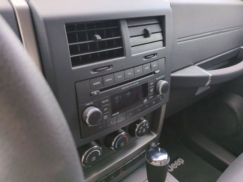 Used 2012 Jeep Liberty Sport AWD/4WD image 27