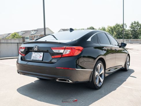 Used 2018 Honda Accord Touring image 6