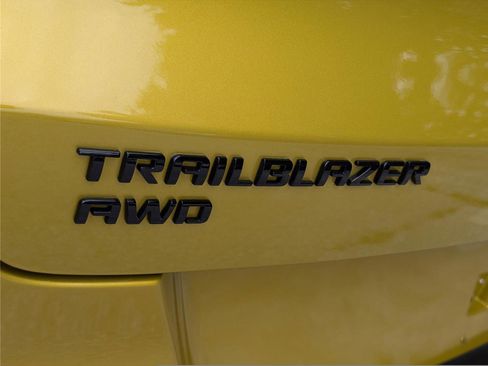 Used 2023 Chevrolet TrailBlazer RS w/ Sun and Liftgate Package AWD/4WD image 9