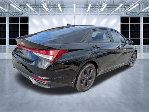 Used 2022 Hyundai Elantra SEL image 4