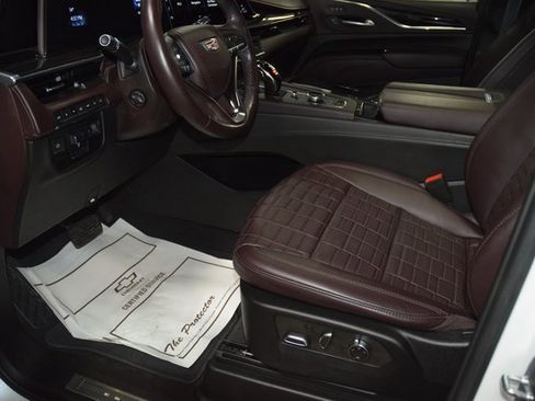 Used 2023 Cadillac Escalade Sport Platinum w/ LPO, ONYX Package image 38