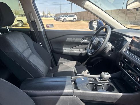 Certified 2025 Nissan Rogue SV FWD image 27