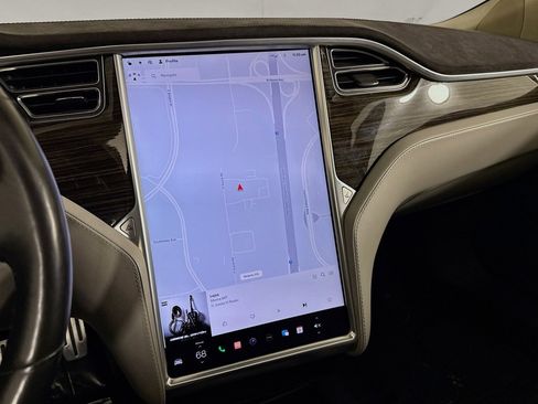 Used 2016 Tesla Model S P90D image 19