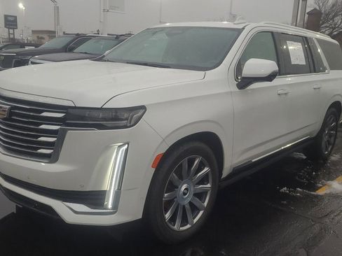 Used 2023 Cadillac Escalade ESV Premium Luxury Platinum w/ Heavy-Duty Trailer Package image 2