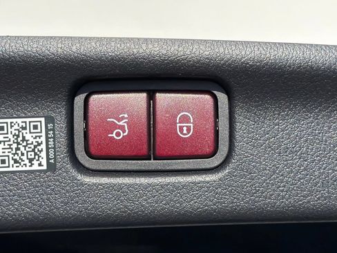 Used 2024 Mercedes-Benz C 300 Sedan image 17