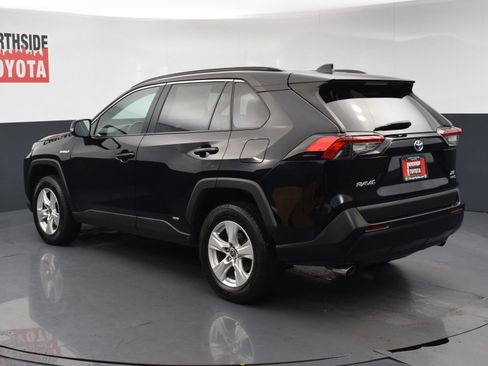 Used 2021 Toyota RAV4 XLE w/ Convenience Package AWD/4WD image 3