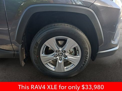 Used 2025 Toyota RAV4 XLE FWD image 41