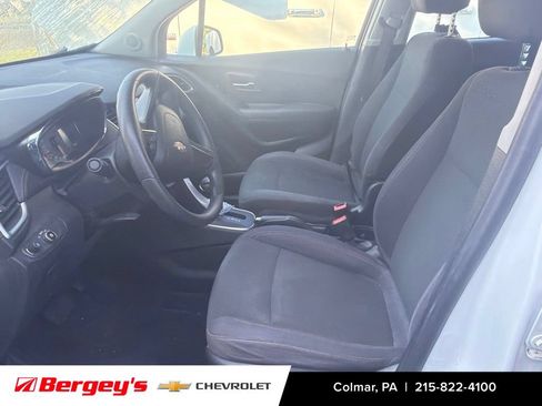 Used 2017 Chevrolet Trax LS FWD image 8