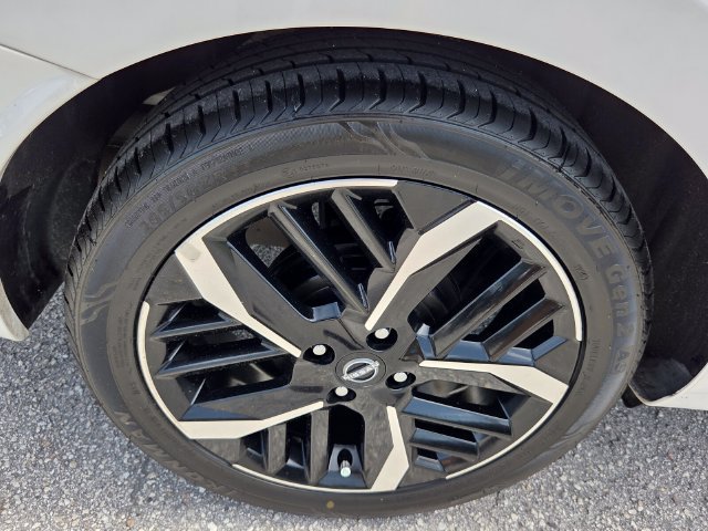 Used 2024 Nissan Versa SR FWD image 18